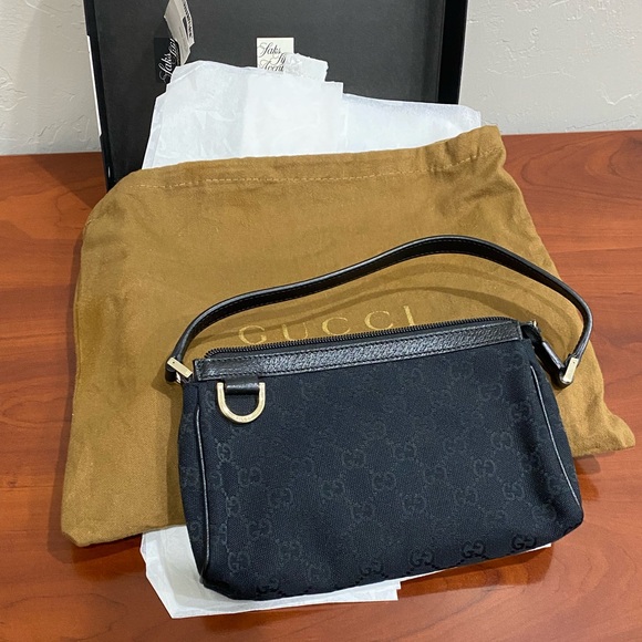 Like New Authentic Gucci GG Canvas with leather trim small shoulder bag - Picture 3 of 11